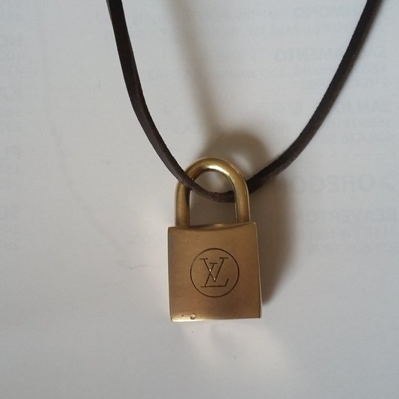 Rare Vintage Unisex Lock Charm Can Wear as Necklace Pendant Choker Apple iPhone - Picture 1 of 8